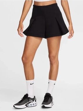 Nike Size Large Women's, tennis or pickleball players rejoice!